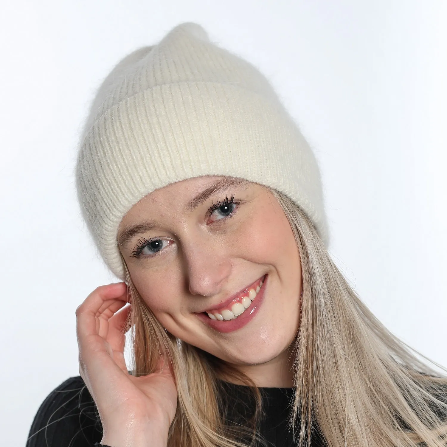 Bonnet angora avec revers