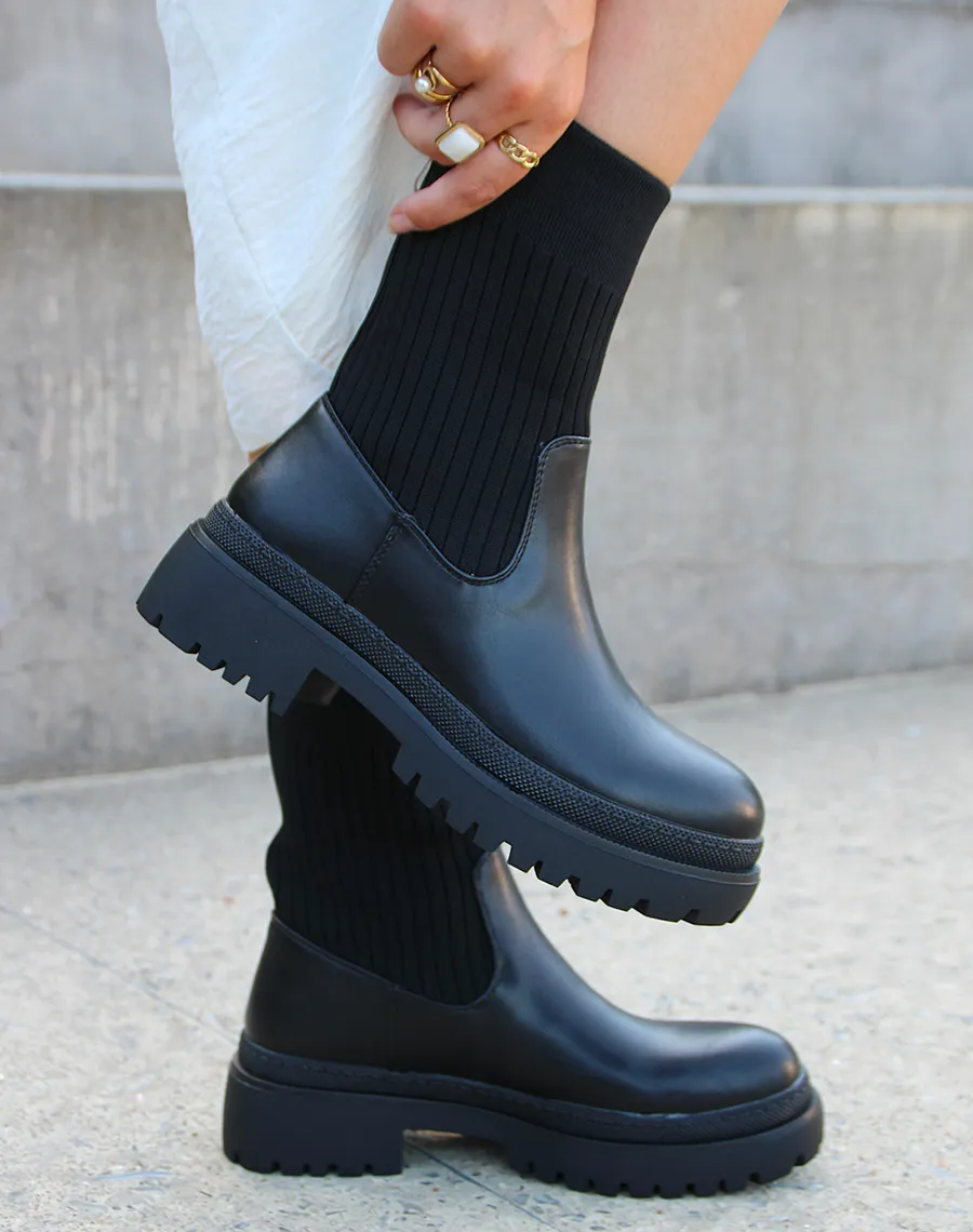 Bottines noires mi-similicuir mi-chaussette