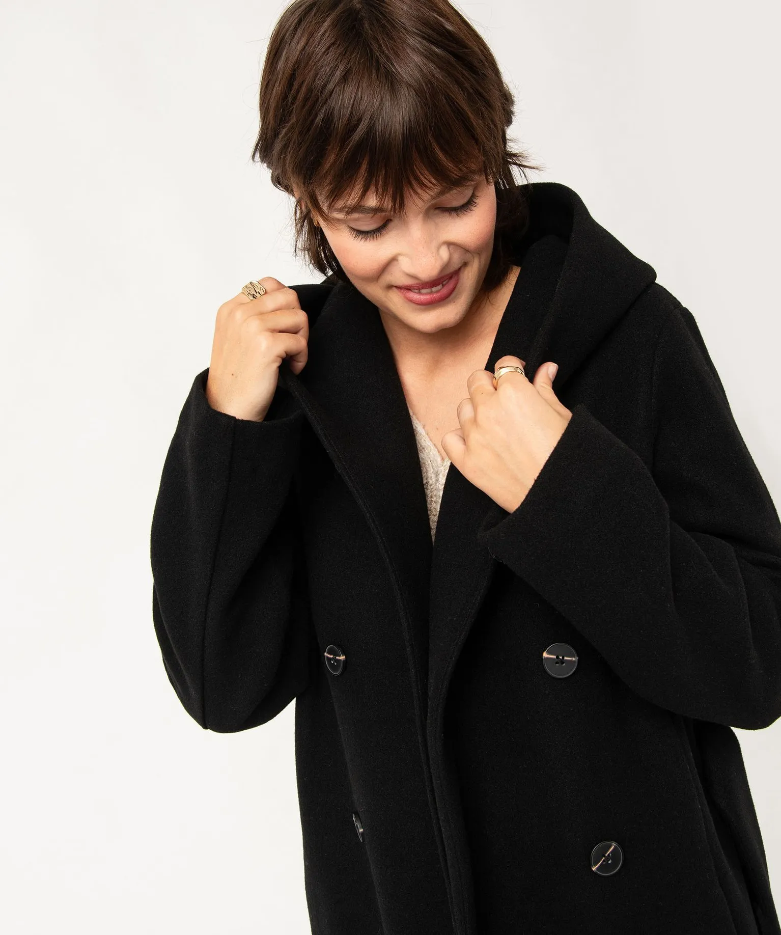 Manteau mi-long à grand col capuche femme noir