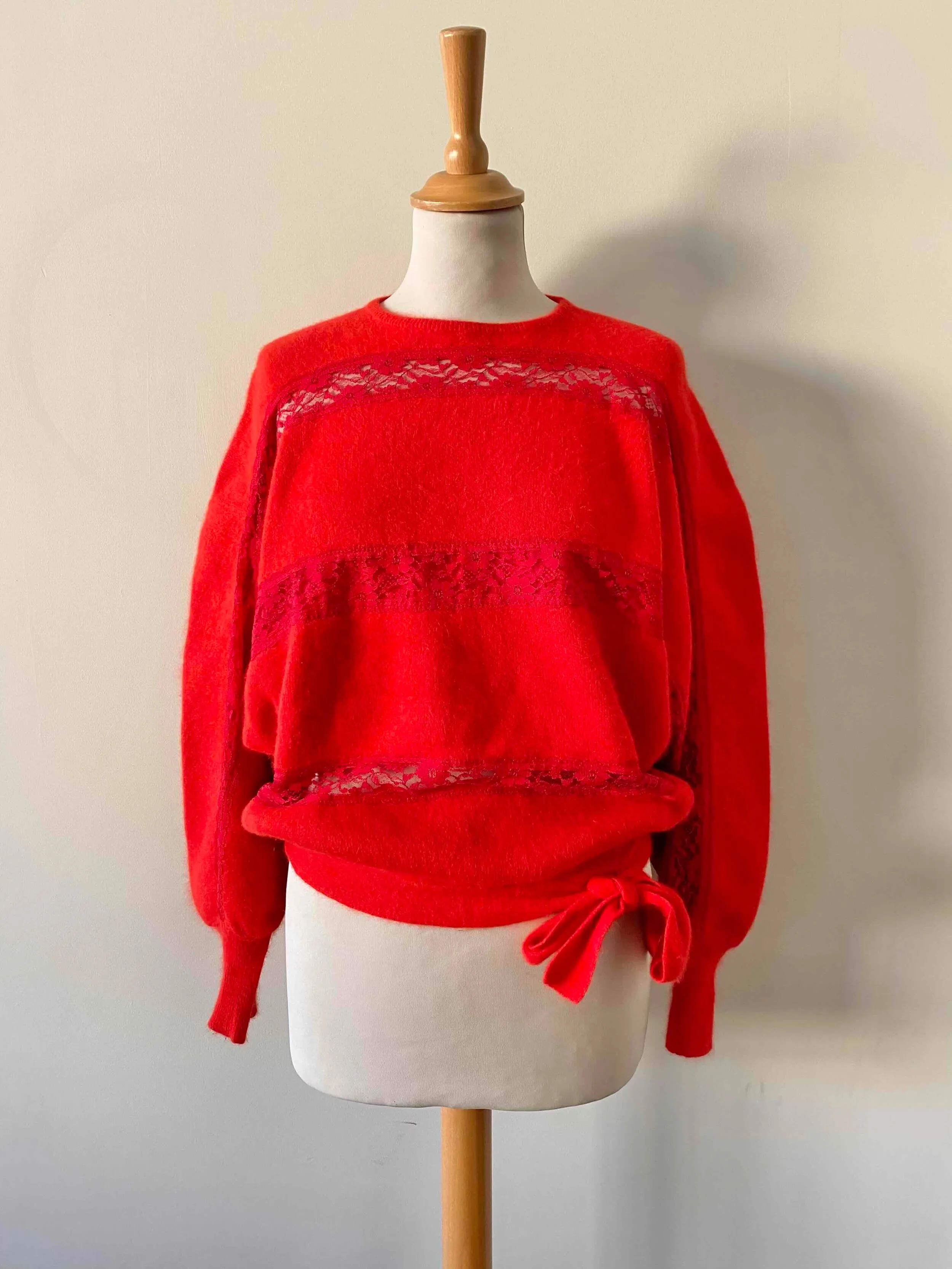 Pull en angora et dentelle