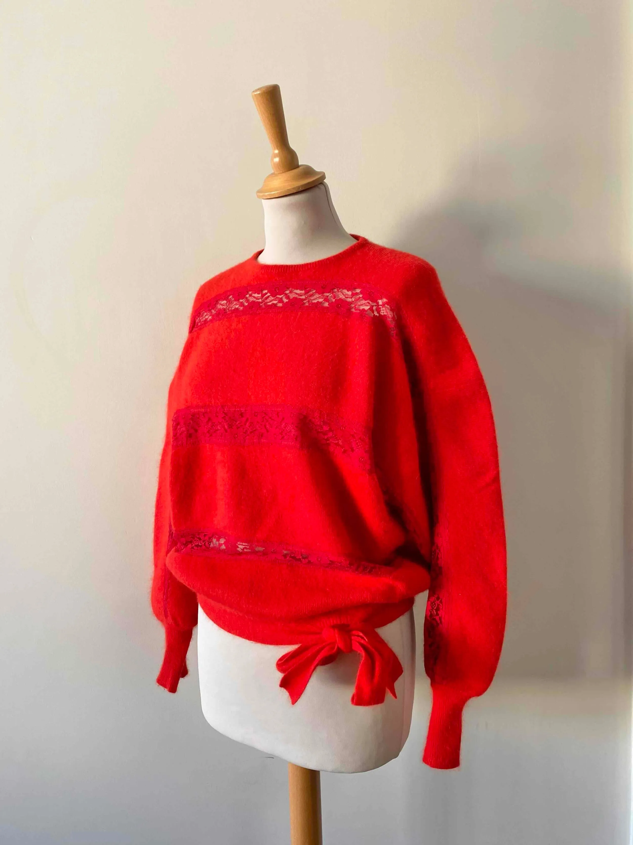 Pull en angora et dentelle