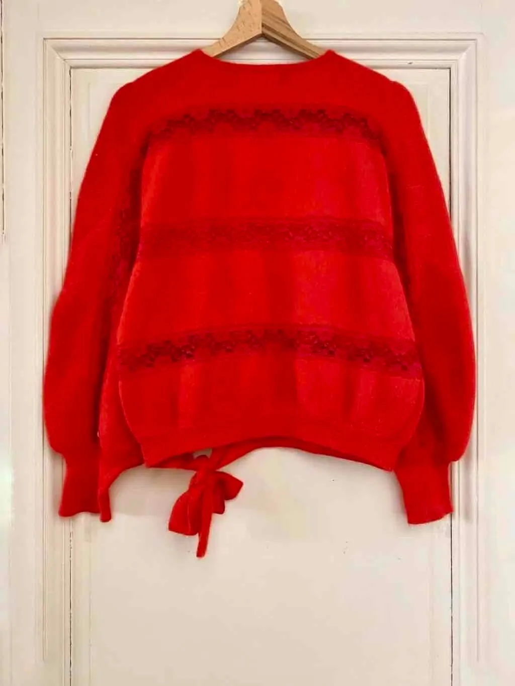 Pull en angora et dentelle