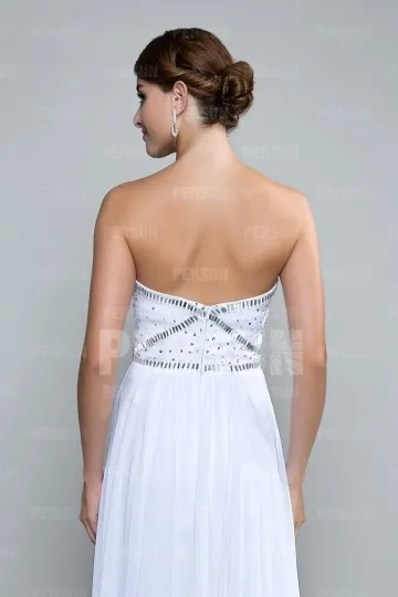 Robe de gala simple blanche décolleté en coeur ornée de strass - Robedesoireelongue.fr