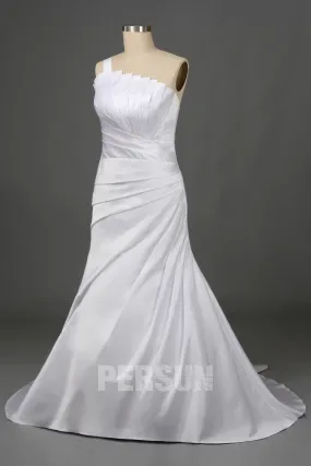 Robe de mariée asymétrique en satin blanc à coupe trompette