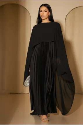 Robe noire plissée à empiècement voile