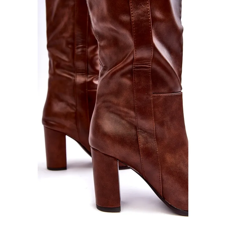 Super Mode Bottes au-dessus du genou isolées pour femmes sur un talon haut marron Genzani brun